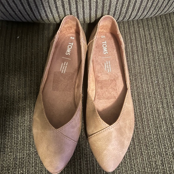 TOMS Women's Camel Loafers - Picture 5 of 8